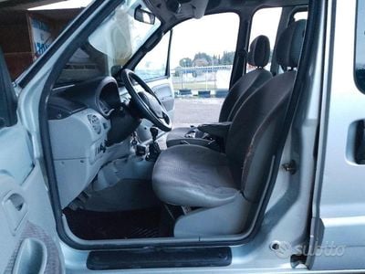 Usado Renault Kangoo 95 CV (69 kW) 2006 Monovolumen