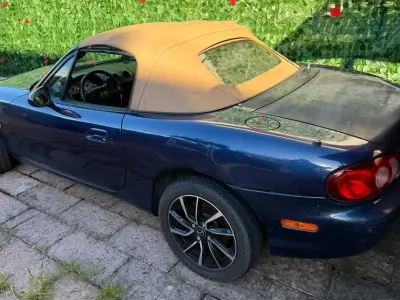 Usata Mazda MX5 110 CV (80 kW) 2002 Blu/azzurro Cabrio