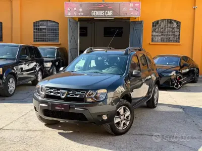 Usado Dacia Duster Lauréate 110 CV (80 kW) 2016 Gris SUV