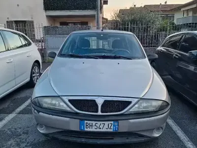 Usata Lancia Ypsilon 60 CV (44 kW) 2000 Grigio Utilitaria