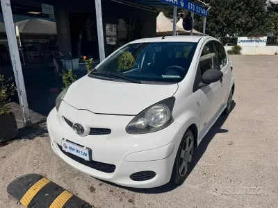 Usata Toyota Aygo 68 CV (50 kW) 2011 Bianco Utilitaria