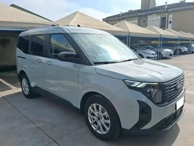 Usata Ford Tourneo Courier Titanium 125 CV (91 kW) 2024 Verde Monovolume