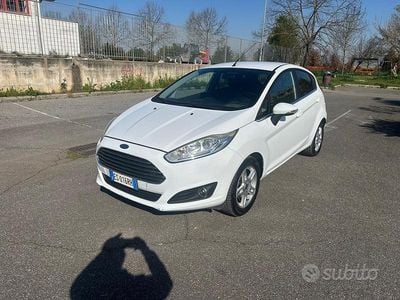 Usata Ford Fiesta Titanium 92 CV (67 kW) 2013 Bianco Utilitaria