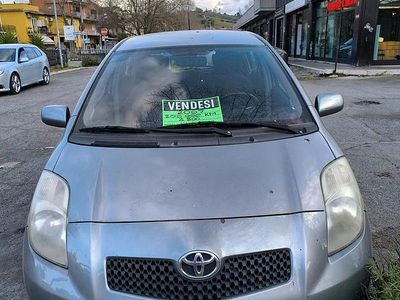 Usata Toyota Yaris Sol 90 CV (66 kW) 2007 Grigio Utilitaria