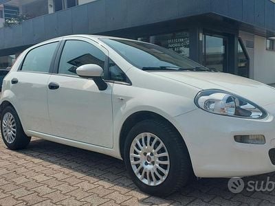 Usata Fiat Punto Street 69 CV (50 kW) 2015 Bianco Utilitaria