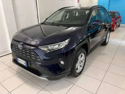 Usata Toyota RAV4 Hybrid Active 178 CV (130 kW) 2021 Blu/azzurro SUV