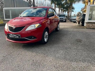 Usata Lancia Ypsilon Gold 85 CV (62 kW) 2016 Rosso Utilitaria