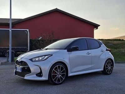 Usata Toyota Yaris Hybrid Sport 116 CV (85 kW) 2022 Bianco Berlina