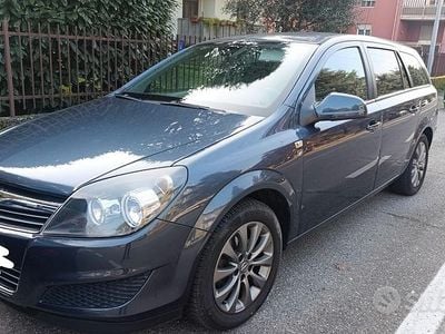 Usata Opel Astra 115 CV (84 kW) 2010 Blu Station wagon