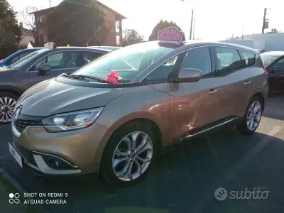 Usata Renault Grand Scénic IV 120 CV (88 kW) 2021 Grigio Monovolume