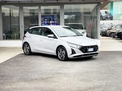 Usata Hyundai i20 101 CV (74 kW) 2023 Grigio Utilitaria