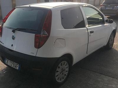 Usata Fiat Punto 86 CV (63 kW) 2004 Bianco Utilitaria