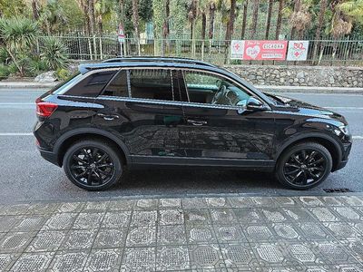 Usata VW T-Roc 110 CV (80 kW) 2023 Nero SUV