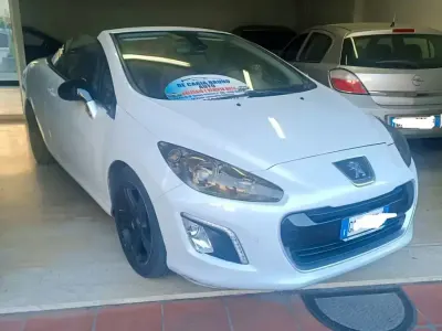Usata Peugeot 308 CC Allure 163 CV (119 kW) 2012 Bianco Cabrio