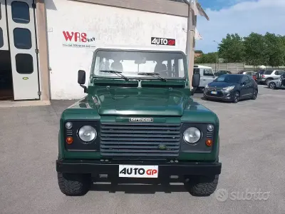 Usata Land Rover Defender 122 CV (89 kW) 2006 Verde SUV