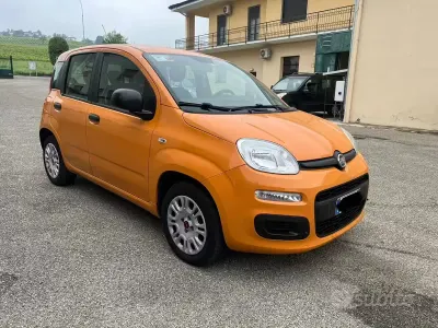 Begagnad Fiat Panda Easy 69 HK (50 kW) 2019 Röd Halvkombi