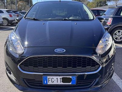 Usata Ford Fiesta 101 CV (74 kW) 2017 Nero Berlina