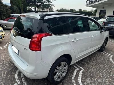 Usata Peugeot 5008 Allure 112 CV (82 kW) 2011 Bianco(met.) Monovolume