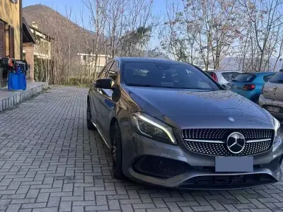 Usata Mercedes A200 136 CV (100 kW) 2016 Grigio Utilitaria