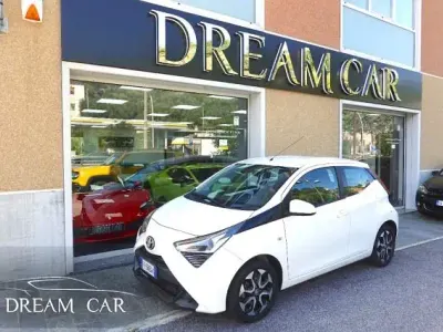 Usata Toyota Aygo X-play 72 CV (52 kW) 2018 Bianco pastello Utilitaria