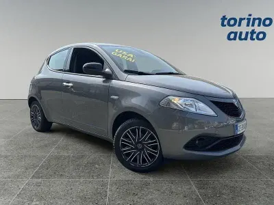 Usata Lancia Ypsilon Gold 69 CV (50 kW) 2021 Grigio Utilitaria
