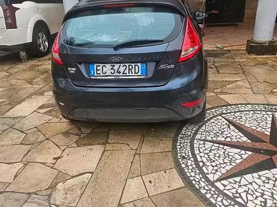 Usata Ford Fiesta 68 CV (50 kW) 2010 Grigio Utilitaria
