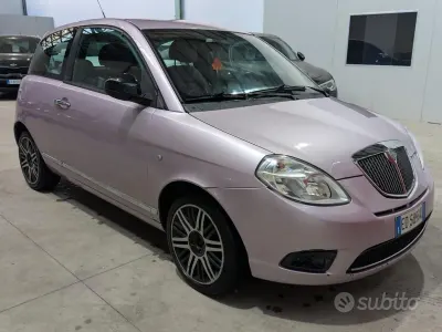 Usata Lancia Ypsilon 60 CV (44 kW) 2010 Viola Utilitaria