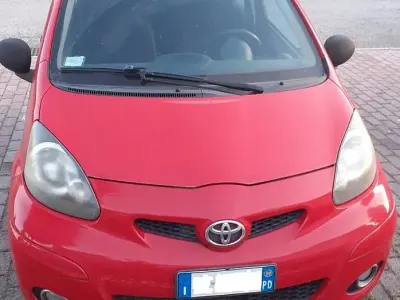 Brugt Toyota Aygo 68 HK (50 kW) 2009 Rød Hatchback