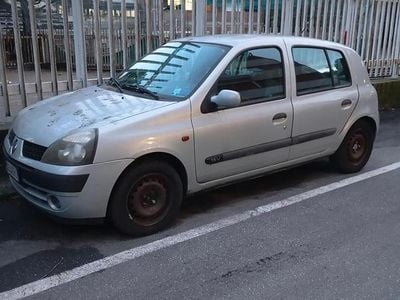 Brugt Renault Clio II 58 HK (42 kW) 2002 Grå Sedan