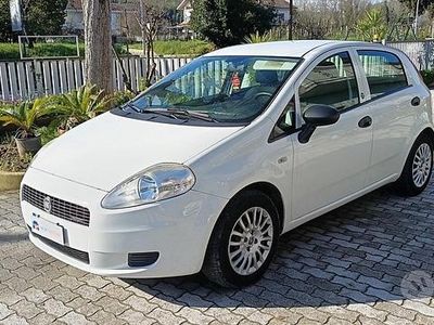 Usata Fiat Grande Punto 75 CV (55 kW) 2011 Bianco Utilitaria