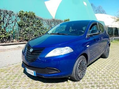 Usata Lancia Ypsilon 69 CV (50 kW) 2014 Blu Utilitaria