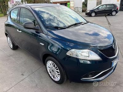 Usata Lancia Ypsilon 69 CV (50 kW) 2016 Blu Utilitaria