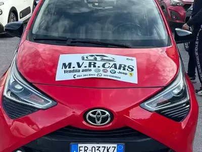 Begagnad Toyota Aygo X-play 72 HK (52 kW) 2018 Röd Halvkombi