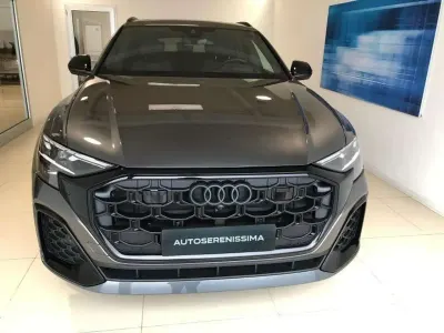 Usata Audi Q8 286 CV (210 kW) 2025 Grigio SUV