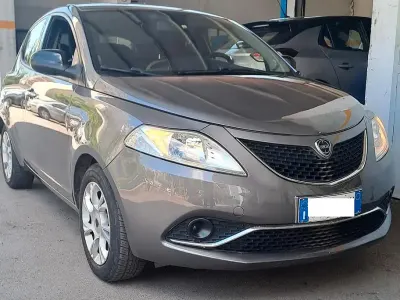 Usata Lancia Ypsilon 69 CV (50 kW) 2016 Bluazzurro Utilitaria