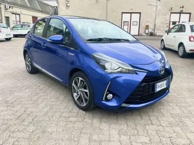 Usata Toyota Yaris Hybrid Style 73 CV (53 kW) 2019 Blu/azzurro Berlina