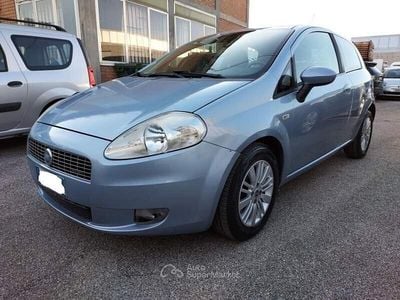 Usata Fiat Grande Punto Emotion 90 CV (66 kW) 2006 Blu Utilitaria