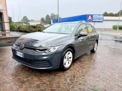 Usata VW Golf VIII Style 131 CV (96 kW) 2021 Grigio Station wagon