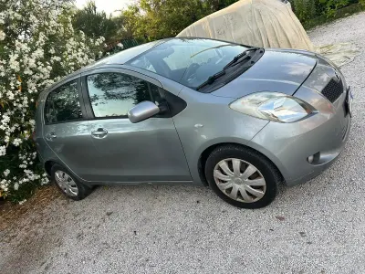 Usata Toyota Yaris 87 CV (63 kW) 2008 Grigio Utilitaria
