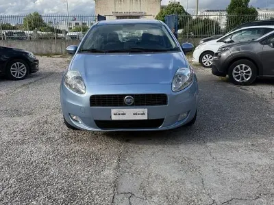 Usata Fiat Punto 69 CV (50 kW) 2006 Blu Utilitaria