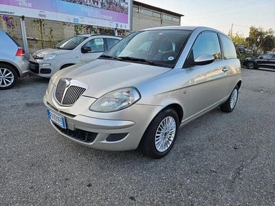 Usata Lancia Ypsilon 69 CV (50 kW) 2004 Argento Utilitaria
