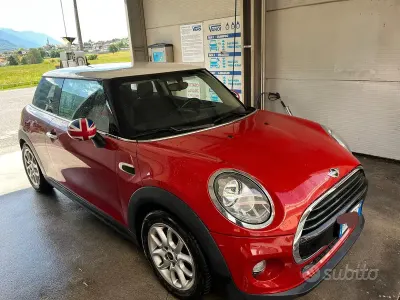 Usata Mini Cooper D 116 CV (85 kW) 2018 Rosso Utilitaria