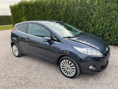 Usata Ford Fiesta 96 CV (70 kW) 2010 Grigio Utilitaria