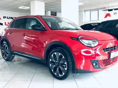 Usata Fiat 600 La Prima 101 CV (74 kW) 2025 Rosso SUV