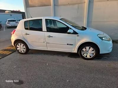Brugt Renault Clio II Dynamique 75 HK (55 kW) 2011 Hvid Sedan