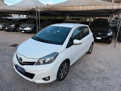 Usata Toyota Yaris Style 90 CV (66 kW) 2012 Bianco Berlina