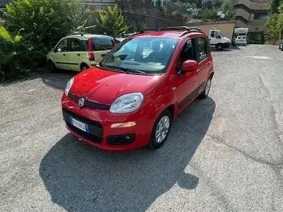 Usata Fiat Panda Lounge 69 CV (50 kW) 2019 Rosso Utilitaria