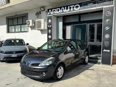 Usata Renault Clio II Luxe 86 CV (63 kW) 2005 Grigio Utilitaria