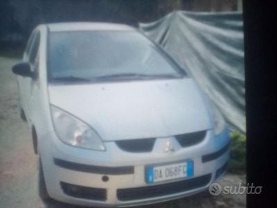Usata Mitsubishi Colt 95 CV (69 kW) 2006 Grigio Monovolume