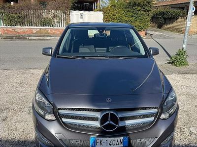 Usata Mercedes B180 116 CV (85 kW) 2017 Grigio Utilitaria